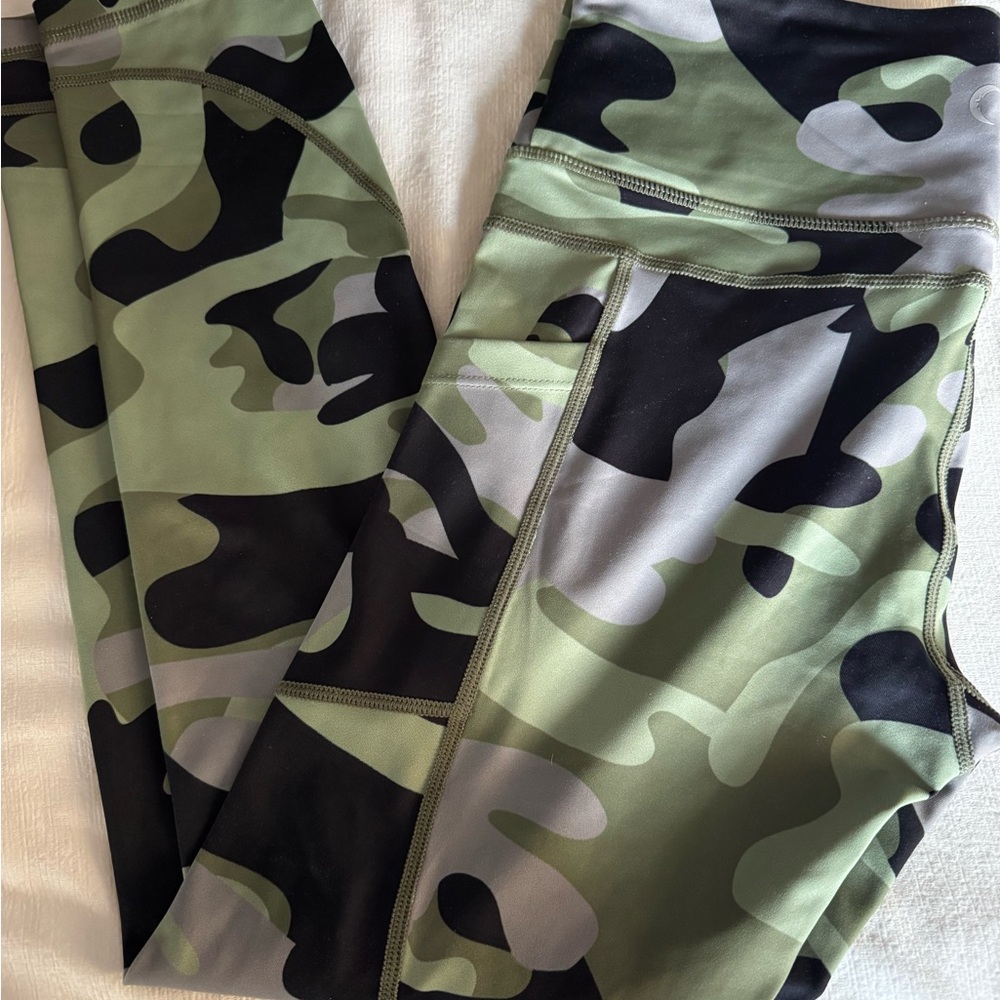 ZYIA Green and Black Camouflage Leggings